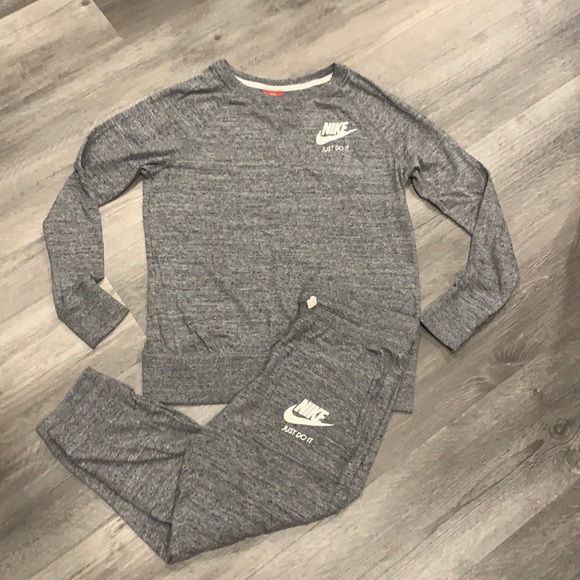 Nike lounge outfit